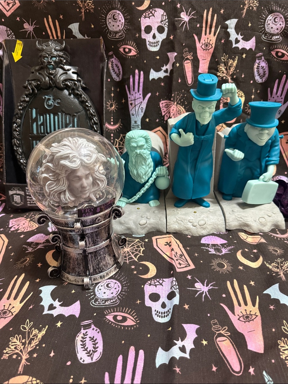 Haunted Mansion Halloween musical plaque talking head popcorn drink buckets